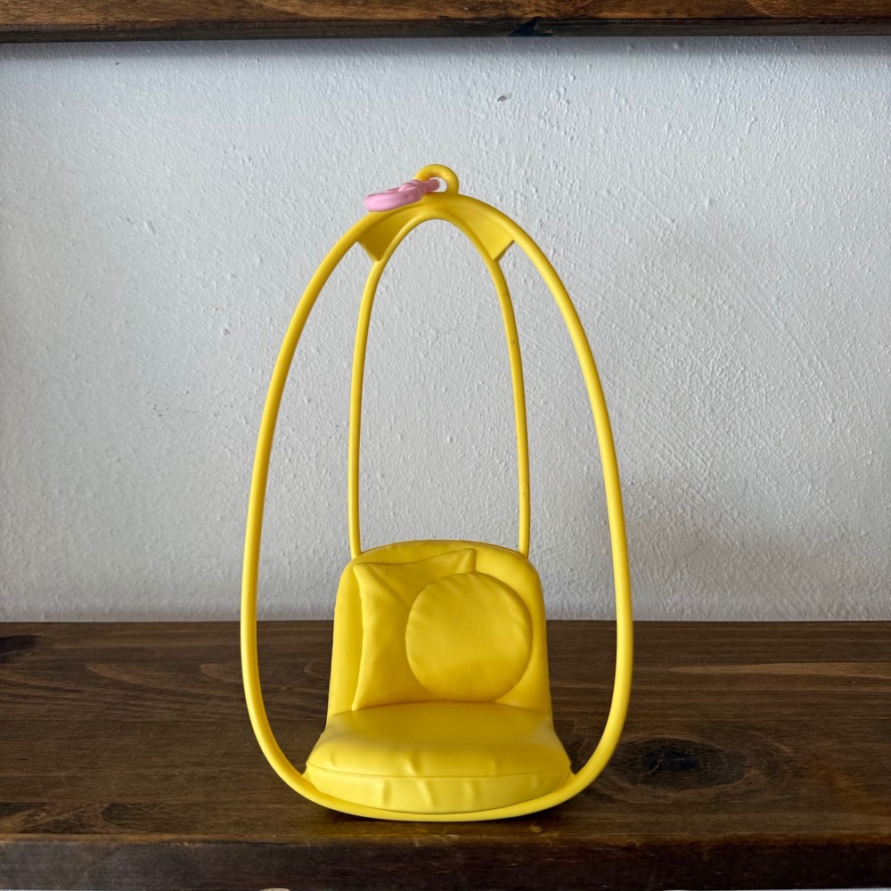 Mattel HMX10-E554-01 Barbie Dreamhouse Yellow Hanging Egg Chair Doll Furniture